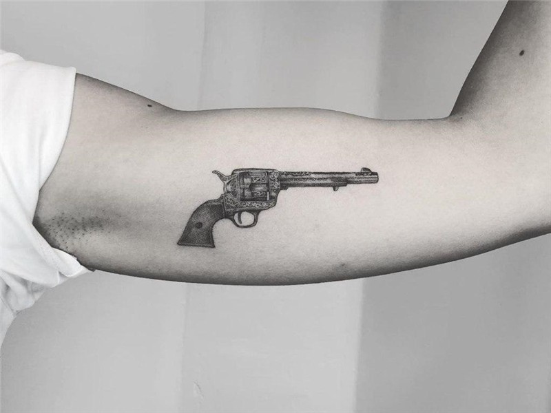 Tattoo gun: 5 meanings, 40 photos and the best sketches
