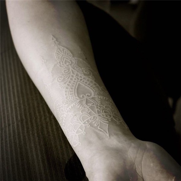 Tatuagem branca: 65 ideias e dicas para cuidar dessa tattoo