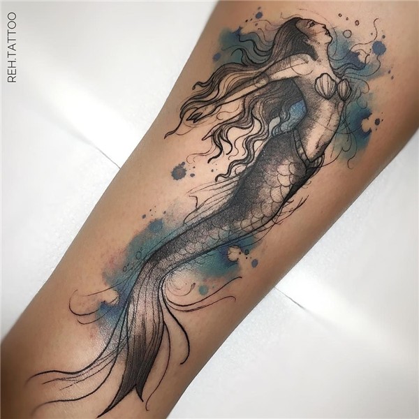 Tatuagem criada por Renata Henriques de São Paulo. Sereia em