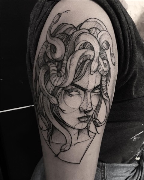 Tatuagem criada por Ricardo da Maia de Curitiba. Medusa. Med