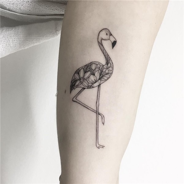 Tatuagem feita por Isabel Chong de São Paulo. Flamingo delic