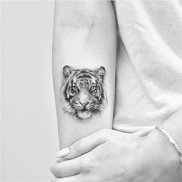 Tiger tattoo Tatuaje de tigre, Tatuaje de tigre pequeño, Tat