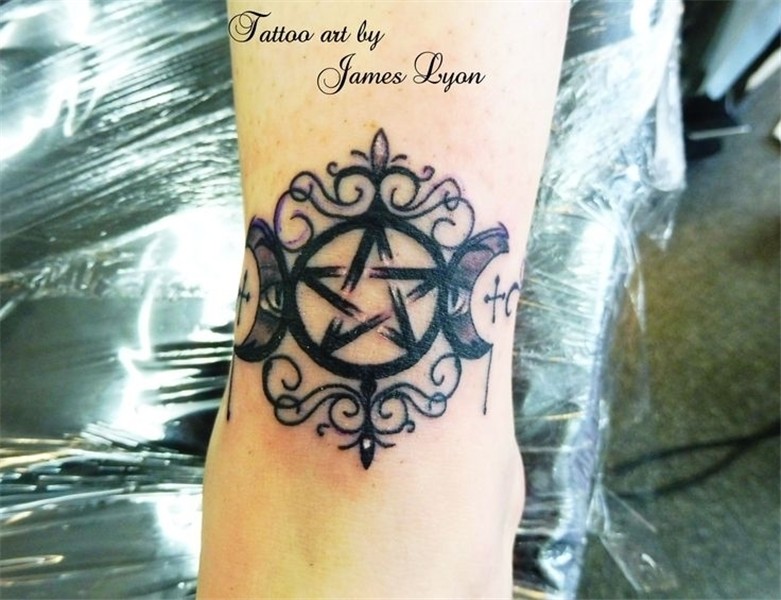 Triple goddess symbol, pentagram, moons and victorian design