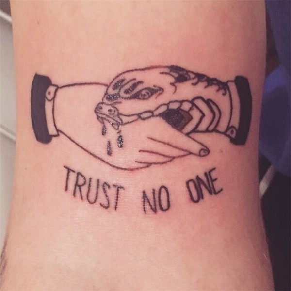 Trust no one tattoo snake schlange arm First tattoo, Tattoos