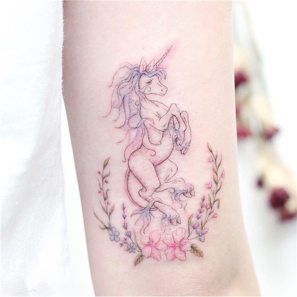 Unicorn Tattoo Tatuaje de color pastel, Tatuajes de arte cor