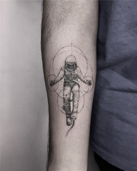 astronaut fly in space tattoo Tatuagem, Tatuagem do naruto,