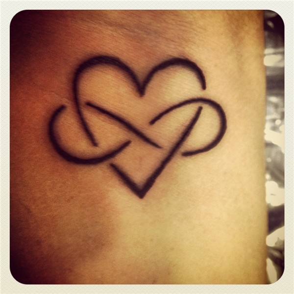 beautiful heart infinity tattoo Source: infinitytattoodesi.