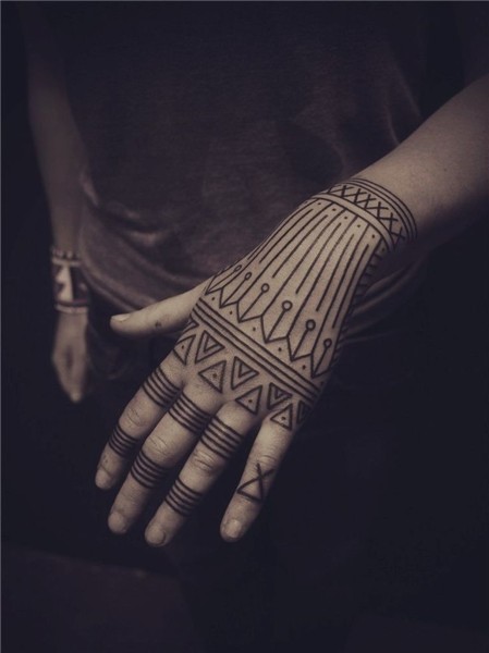 black work tattoo hand girl Tribal tattoo designs, Hand tatt