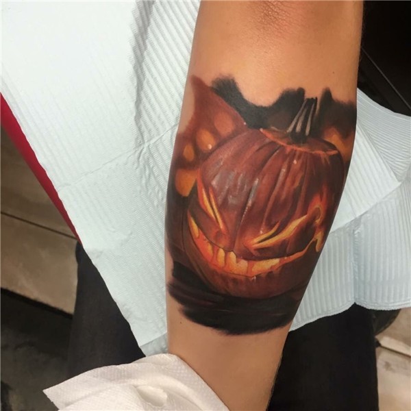 fuckyeahtattoos Pumpkin tattoo, Halloween tattoos, Lantern t