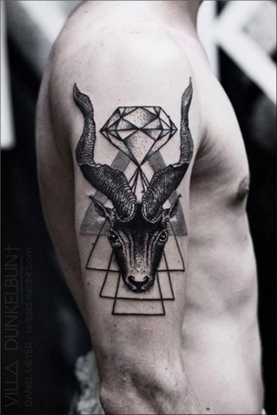 heart geometric tattoo thigh #coolgeometrictattos Modern tat