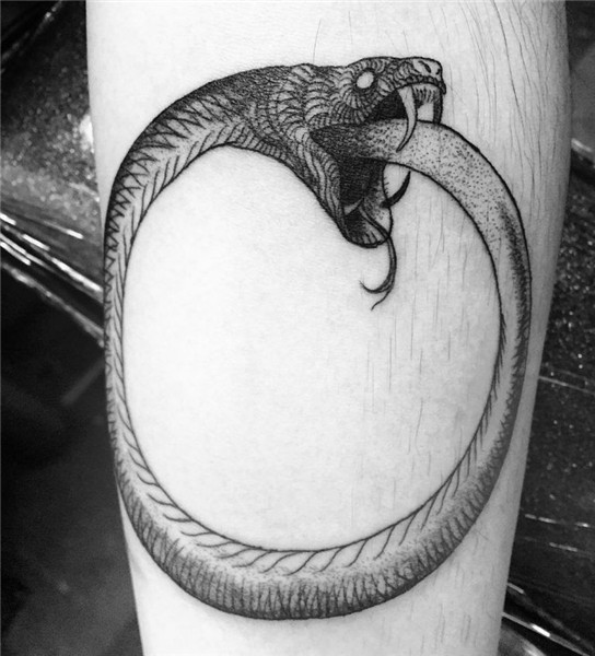 ouroboros tattoo23 Tatuaggi vichinghi, Tatuaggio kraken, Ide