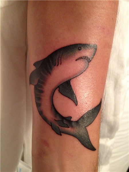 tattoo old school / traditional nautic ink - shark Tradition
