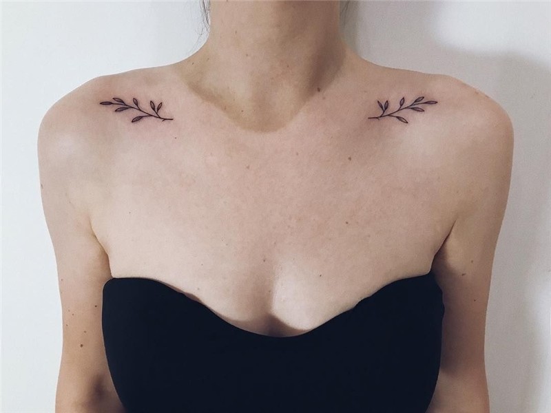 🌿 #tattoo #tattoogirl #linework #nesheva Collar bone tattoo,