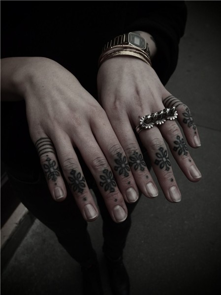 tattoo your fingers! Finger tattoo for women, Hand tattoos,