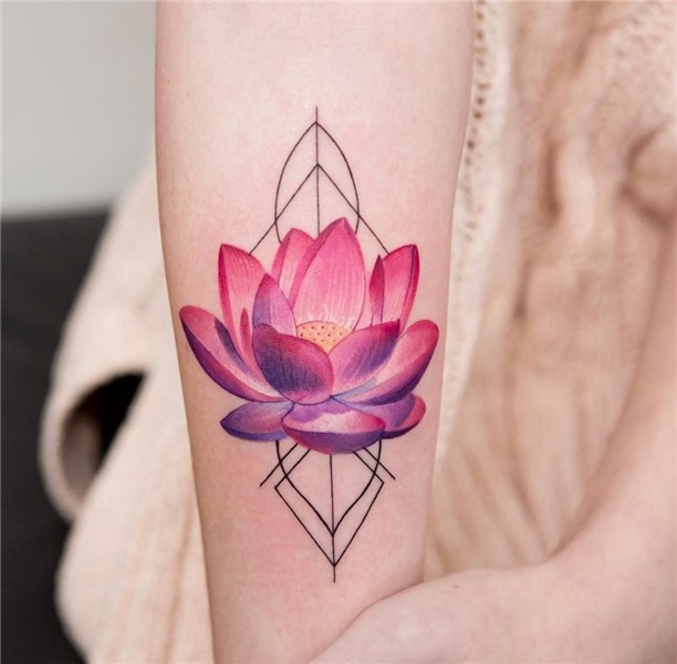 tatuadores famosos Flower tattoo designs, Pink tattoo, Flowe