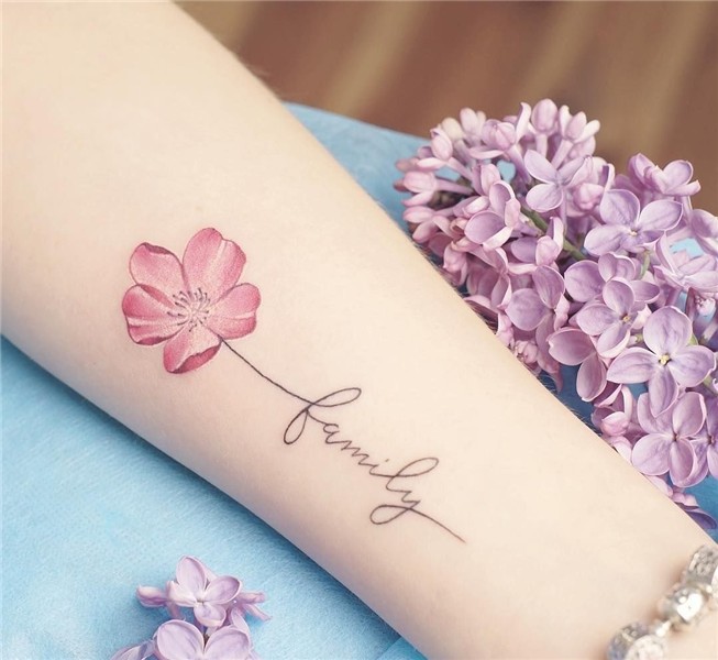 tatuaje-flor-frase-familia-antebrazo Tattoos for women small