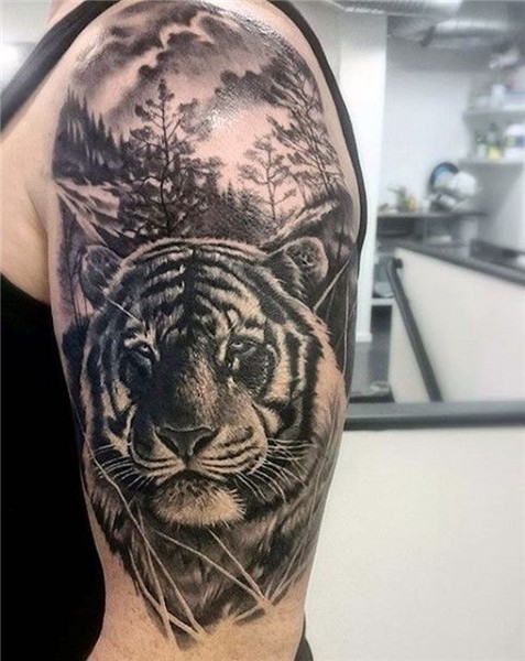 tiger tattoo, mann, oberarm, oberarmtattoo, wald Tiger tatto